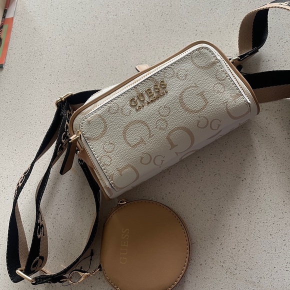 Guess Crossbody Bag - Picture 1 of 5